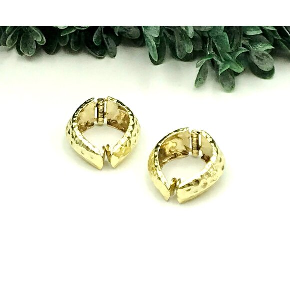 Vintage Clip on Earrings Hammered finish Gold-Tone Hoop - Picture 3 of 6